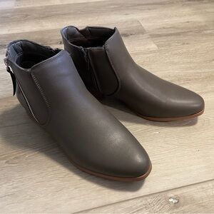 Croft & Barrow Batter Ankle Boots Stone color size 10